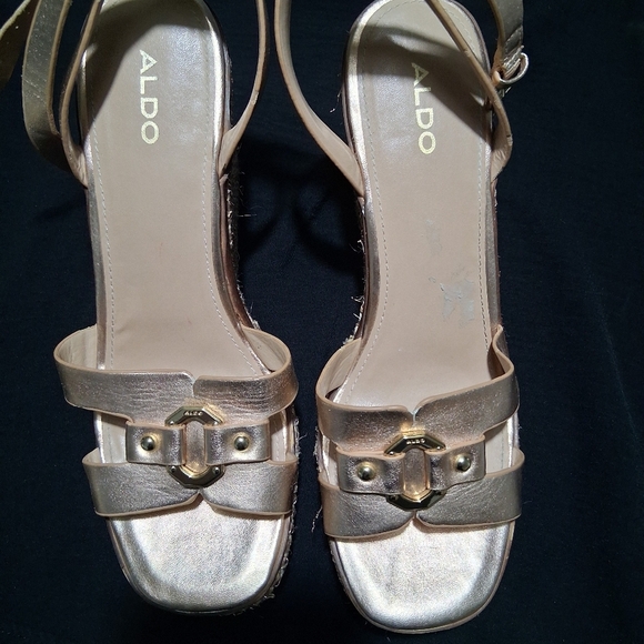 Aldo Tan and Gold Sandals with Strappy Design - Picture 2 of 8